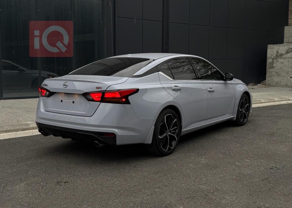 نيسان ألتيما